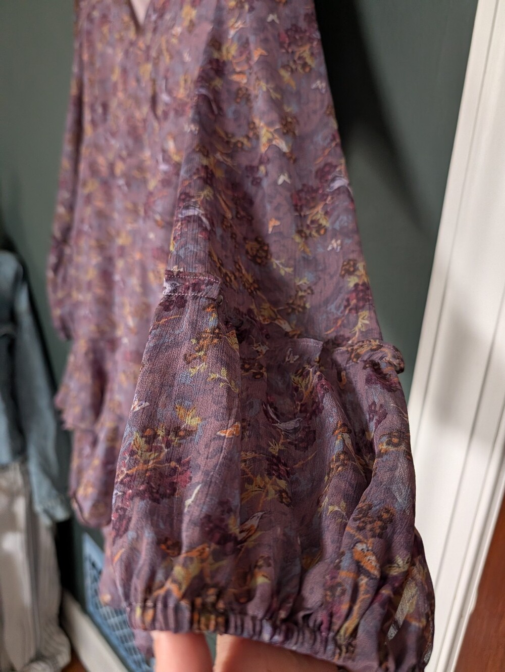 Code X Mode Women's Purple Floral V-Neck Tiered Long-Sleeve Floral Dress 🩵 - Picture 4 of 11